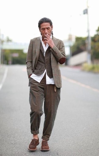 Как носить оливковый пиджак в клетку с оливковым жилетом