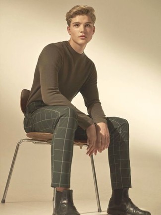 С чем носить оливковые брюки чинос в клетку