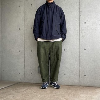 Какие кроссовки носить с оливковыми брюками чинос