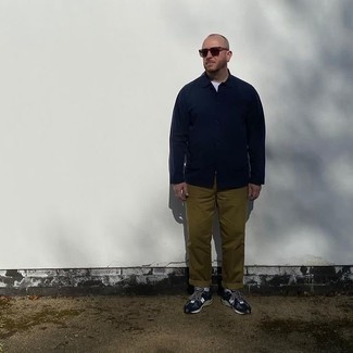 Какие кроссовки носить с оливковыми брюками чинос