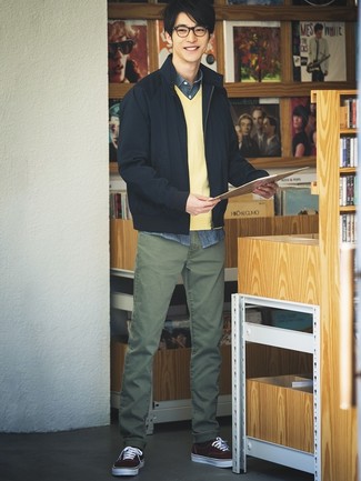 Какие бомберы носить с оливковыми брюками чинос