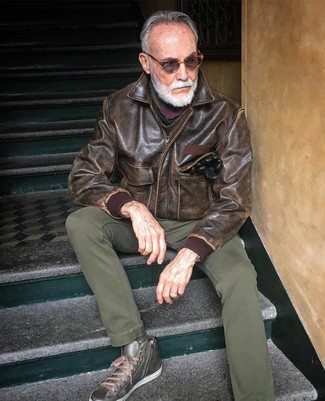 Какие бомберы носить с оливковыми брюками чинос