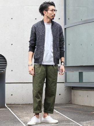 Какие бомберы носить с оливковыми брюками чинос