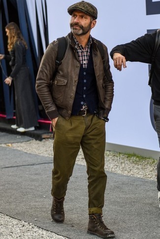 Какие кардиганы носить с оливковыми брюками чинос