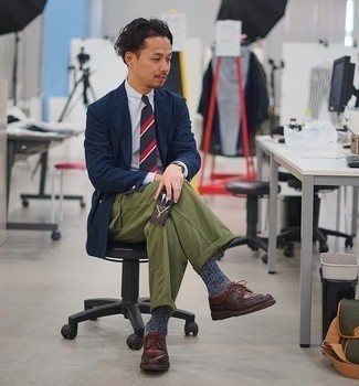 Какие туфли дерби носить с оливковыми брюками чинос