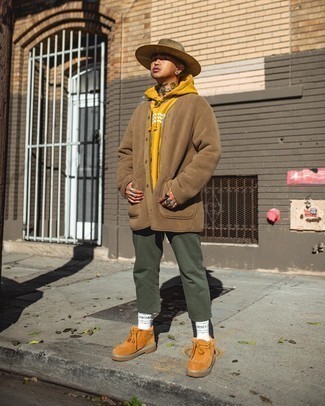 Какие ботинки дезерты носить с оливковыми брюками чинос