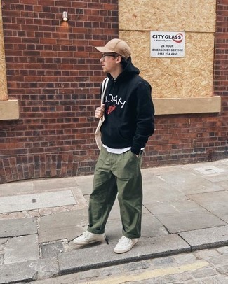 Какой худи носить с оливковыми брюками чинос