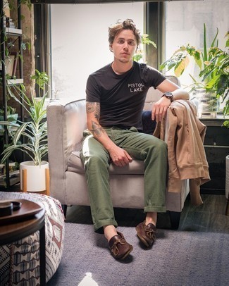 Какой худи носить с оливковыми брюками чинос