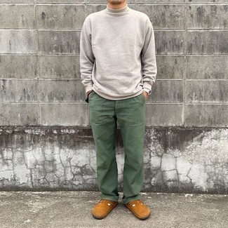 Какие водолазки носить с оливковыми брюками чинос