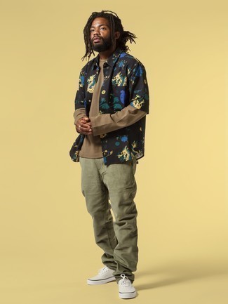 С чем носить оливковые вельветовые брюки мужчине