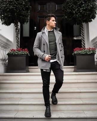 Как носить оливковый свитер с круглым вырезом с черными джинсами мужчине