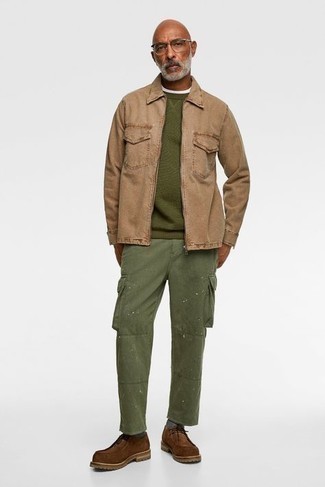 Какие ботинки дезерты носить с оливковым свитером с круглым вырезом