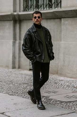 С чем носить оливковый свитер с круглым вырезом мужчине