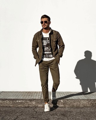 С чем носить оливковую джинсовую рубашку мужчине