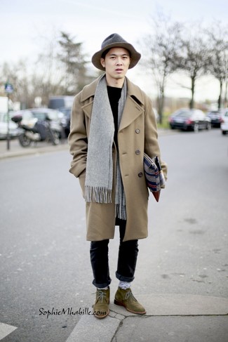 Какие длинные пальто носить с оливковыми ботинками дезертами