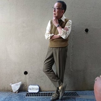 С чем носить оливковые классические брюки мужчине