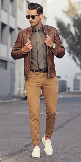 Какие бомберы носить с оливковой классической рубашкой мужчине