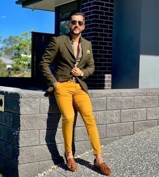 С чем носить оливковую классическую рубашку мужчине