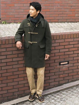Какие повседневные ботинки носить с оливковым дафлкотом мужчине