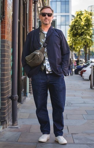 С чем носить оливковую поясную сумку мужчине