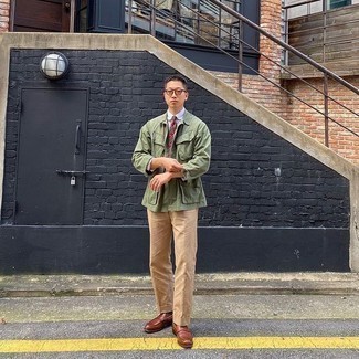 С чем носить оливковую полевую куртку