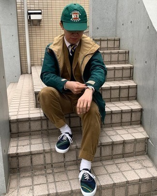 Какие костюмы носить с оливковой полевой курткой