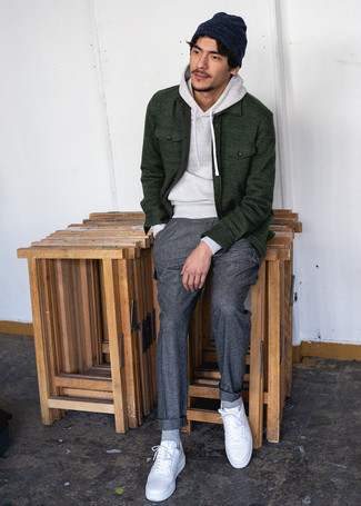 С чем носить оливковую фланелевую куртку-рубашку мужчине