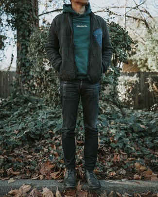 Какие повседневные ботинки носить с оливковым худи мужчине