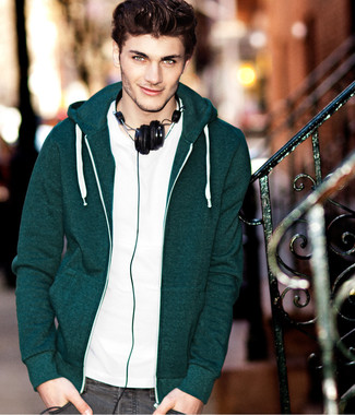 Как носить оливковый худи с серыми джинсами мужчине