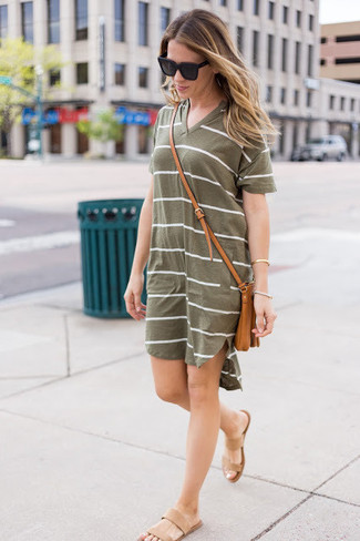 С чем носить оливковое платье в горизонтальную полоску