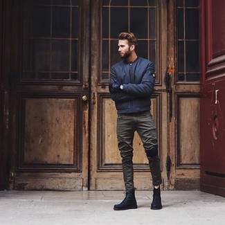 Какие повседневные ботинки носить с оливковыми джинсами мужчине