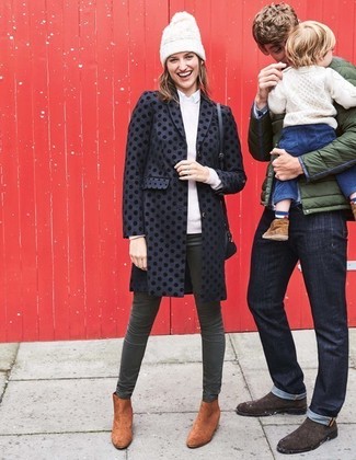 Какое пальто носить с оливковыми джинсами женщине