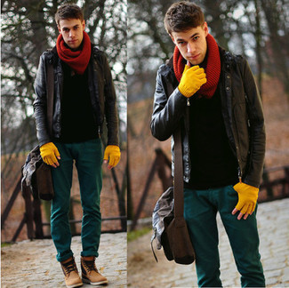 Какие свитера с круглым вырезом носить с оливковыми джинсами мужчине