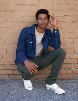 Какие высокие кеды носить с оливковыми джинсами мужчине