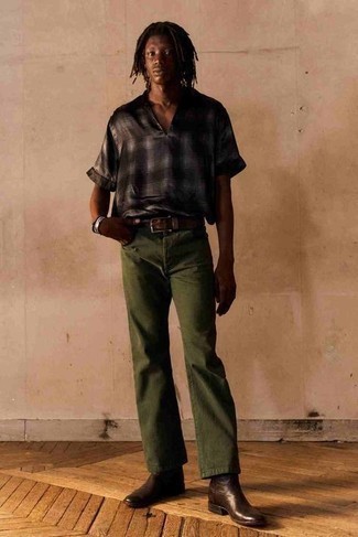 С чем носить оливковые джинсы мужчине