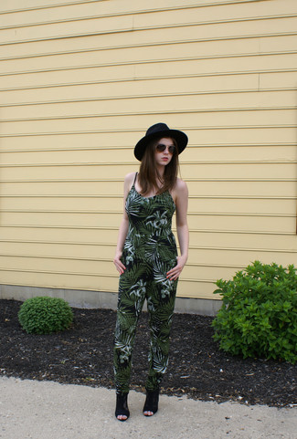 С чем носить оливковый комбинезон