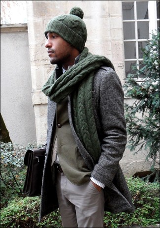 С чем носить оливковую вязаную шапку мужчине