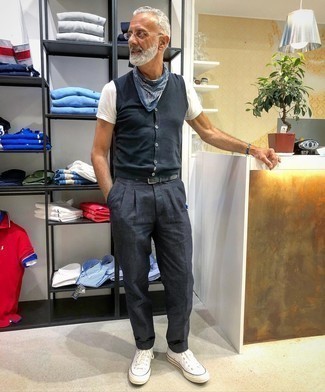 С чем носить оливковый кожаный ремень мужчине