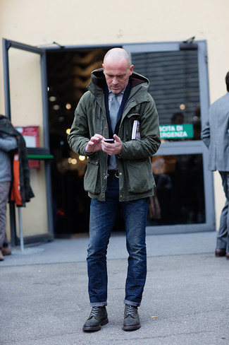 С чем носить оливковые кожаные ботинки мужчине