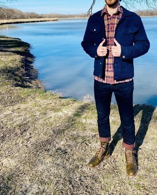 С чем носить оливковые кожаные ботинки мужчине