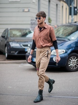 С чем носить оливковые кожаные ботинки челси мужчине