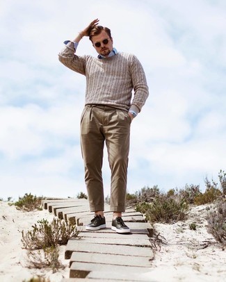 С чем носить оливковые кожаные низкие кеды мужчине