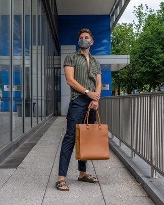 С чем носить оливковые кожаные сандалии мужчине