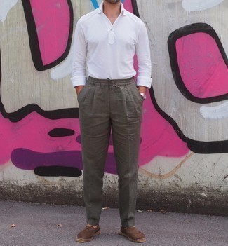 С чем носить оливковые льняные брюки мужчине