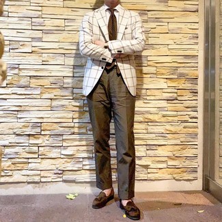 Какие брюки чинос носить с оливковыми лоферами