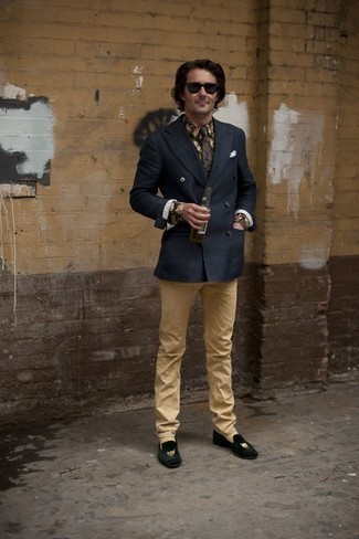 Какие брюки чинос носить с оливковыми лоферами