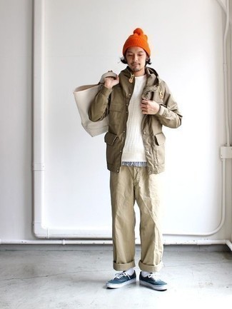 Какие полевые куртки носить с оливковыми низкими кедами