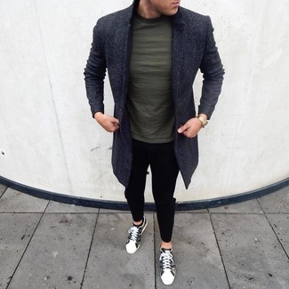 С чем носить оливковые низкие кеды мужчине