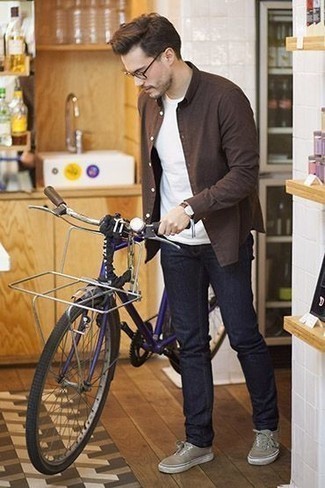 С чем носить оливковые низкие кеды мужчине