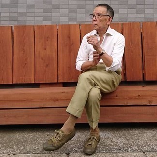 С чем носить оливковые низкие кеды мужчине